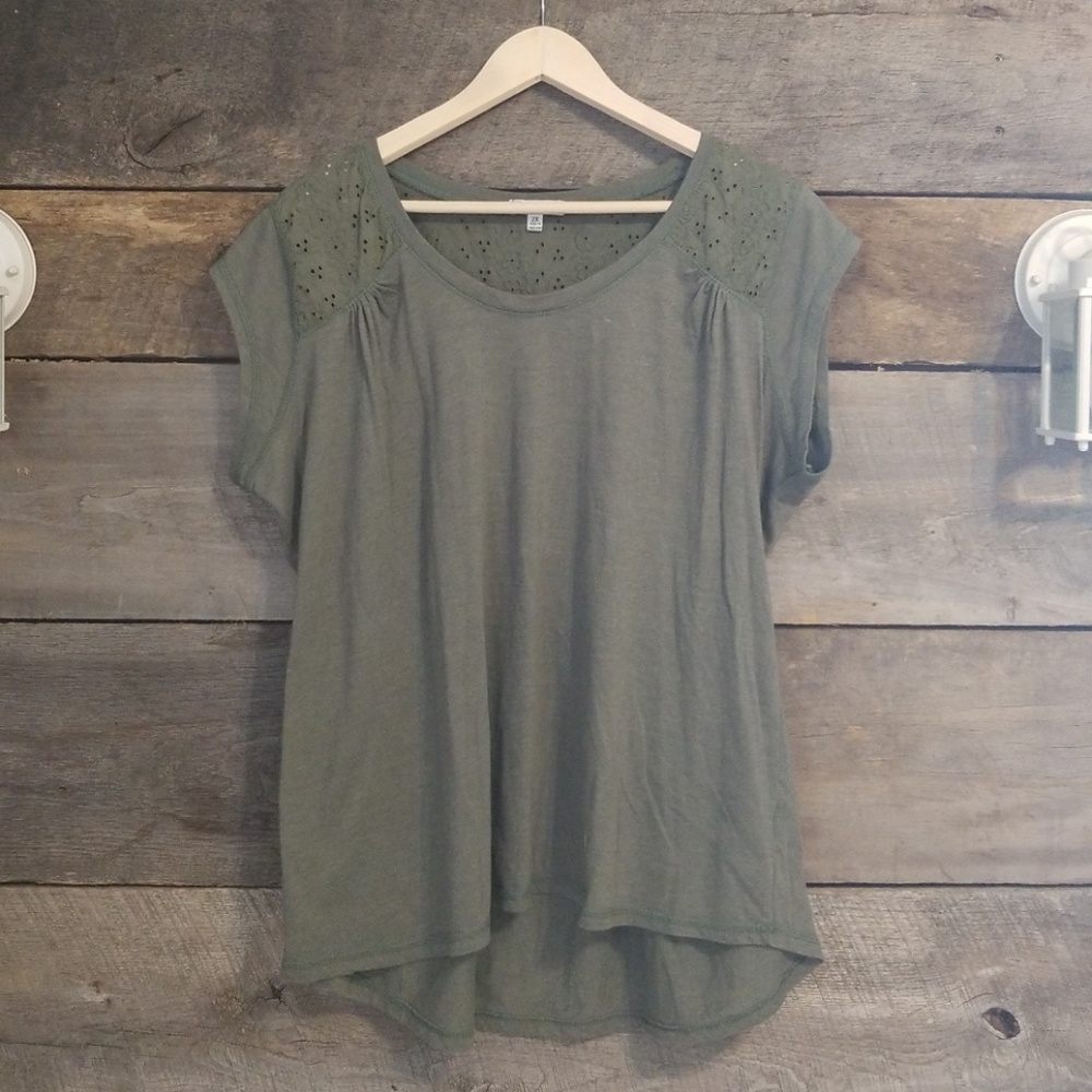 Womens plain tee with eyelet design